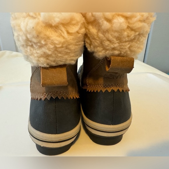 Paws Women’s Winter Boots sz 10 - Picture 4 of 9